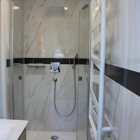 Lenzer Hafen Hotel *